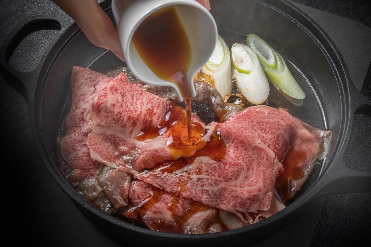 Kansai style sukiyaki preparation
