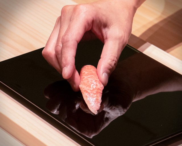 一貫一貫地提供